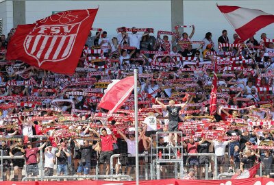 FSV verliert 1:6 gegen Zweitligist Hertha BSC - Fans des FSV Zwickau. Foto: PICTURE POINT / Gabor Krieg