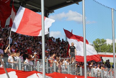 FSV verliert 1:6 gegen Zweitligist Hertha BSC - Fans des FSV Zwickau. Foto: PICTURE POINT / Gabor Krieg