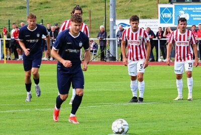 FSV Zwickau kassiert deutliche Niederlage - Jahn Herrmann verwandelte einen Elfmeter zum zwischenzeitlichen 1:0 für Zwickau. Foto: Knut Berger