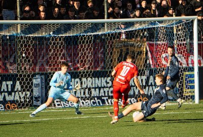 FSV Zwickau mit filmreifen Auftritt in Babelsberg - Herrmann erzielt vor dem Gästeblock das 1:0 für den FSV. Foto: Marcus Hengst