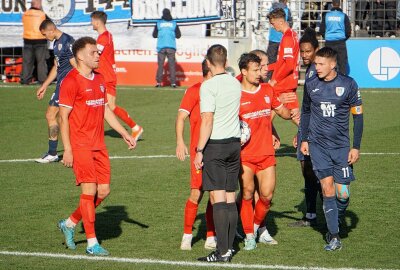 FSV Zwickau mit filmreifen Auftritt in Babelsberg - In einem kämpferischen Duell gab es immer wieder Redebedarf mit dem Schiedsrichter. Foto: Marcus Hengst