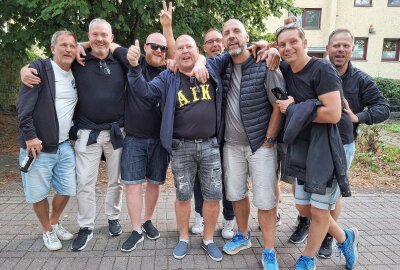 FSV Zwickau wird ausgebremst - Sie wollten den FSV Zwickau sehen: Die Fans aus Stockholm. Foto: Knut Berger