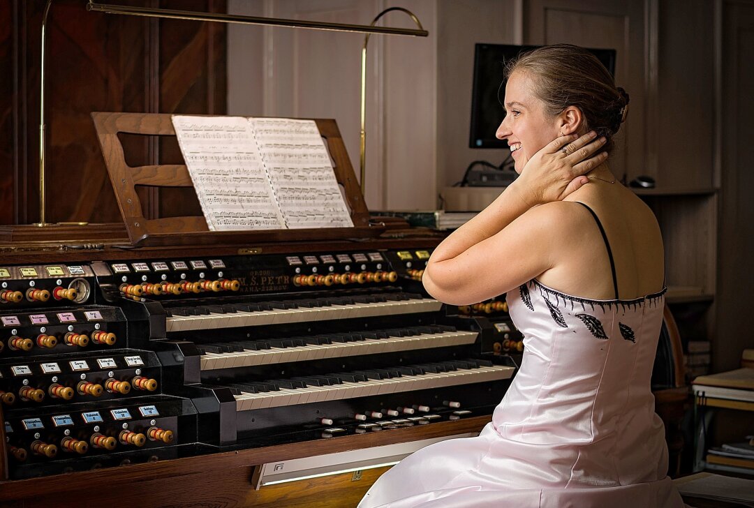 Führende tschechische Orgelinterpretin im Freiberger Dom zu Gast - Organistin Linda Sitkova ist in Freiberger Dom zu Besuch. Foto: Radek Charvát