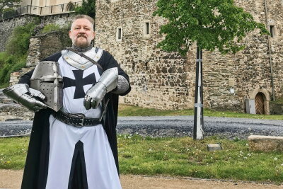 Führung durch das Konventgebäude mit Ritter Heinrich - Ritter Heinrich in seiner Rüstung. Foto: Stadt Plauen