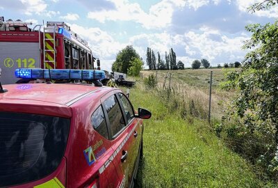 Fünf Verletzte bei Unfall auf A14: PKW mit Anhänger überschlagen - In Folge des Crashs kam das Gespann nach rechts von der Fahrbahn ab und überschlug sich. Foto: Sören Müller