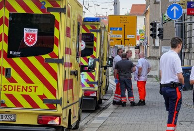 Fünf Verletzte nach Pfefferspray-Attacke in Restaurant - Die Patienten wurden vor Ort notärztlich versorgt, ein Transport ins Krankenhaus war jedoch nicht notwendig. Foto: Roland Halkasch