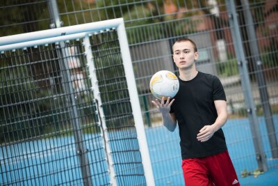 Fußball-Training: Wie du auf dem Feld die Leistung steigerst - Fußball fördert die Fitness - egal in welchem Alter.