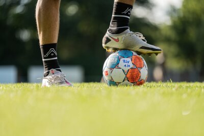 Fußball-Training: Wie du auf dem Feld die Leistung steigerst - Los geht's. Das Fußballtraining kann beginnen.