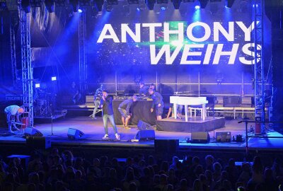 Gänsehaut-Momente und unvergessliche Konzert-Erlebnisse auf der Waldbühne Schwarzenberg - Auf der Waldbühne aufgetreten ist unter anderen auch Anthony Weihs. Foto: Ralf Wendland