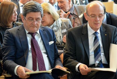 Ganz traurige Nachricht: Das Vogtland trauert um Theo - Für ihn typisch: Theodor Kiessling (rechts) war immer bestens vorbereitet. Foto: Karsten Repert