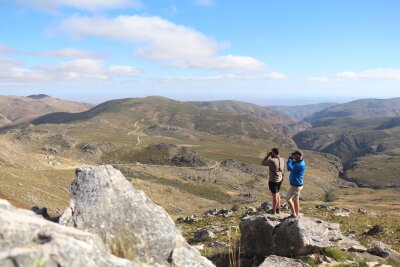 Garden Route für Frühaufsteher: Südafrika als Vogelparadies - Den Feldstecher nicht vergessen! Vogelbeobachtung auf dem Swartberg-Pass in der Provinz Westkap.