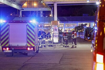 Gas-Alarm an Autobahn-Tankstelle: Raststätte vorrübergehend gesperrt - A4-Raststätte Auerswalder Blick vorübergehend gesperrt. Foto: Jan Härtel