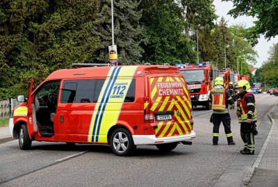 Gasaustritt an HEM Tankstelle in Glösa - Als Vorsichtsmaßnahme wurde die Straße vorübergehend gesperrt, um die Sicherheit der Umgebung zu gewährleisten. Foto: Harry Härtel