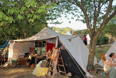 Gaumenfreuden und mehr beim Mittelaltermarkt auf Burg Mylau - Ein Blick zurück: Der Mittelaltermarkt in Mylau. Foto: Simone Zeh