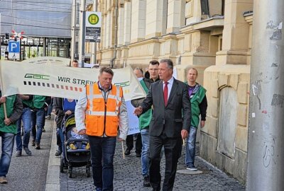 GDL-Chef Weselsky kündigt unbefristeten City-Bahn Streik in Chemnitz an: Ersatzbusse über Pfingsten - Auch Bundesvorsitzender der Gewerkschaft Deutscher Lokomotivführer Claus Weselsky ist vor Ort. Foto: Harry Härtel