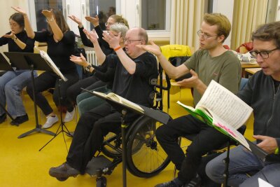 Gebärdenchor bereitet sich auf Weihnachtsoratorium vor - Der Gebärdenchor "Sing&Sign" hat in diesem Jahr bereits die Johannespassion aufgeführt. 