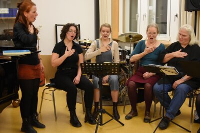 Gebärdenchor bereitet sich auf Weihnachtsoratorium vor - Susanne Haupt (links) hatte die Idee zum Gebärdenchor im Jahr 2015.