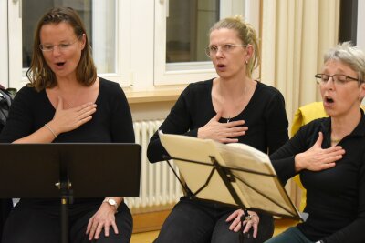 Gebärdenchor bereitet sich auf Weihnachtsoratorium vor - Die Auftritte des Chores sollen für Beteiligte und das Publikum inklusiv gestaltet sein.