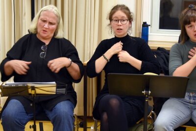 Gebärdenchor bereitet sich auf Weihnachtsoratorium vor - Der Gebärdenchor verbindet Gesang, Deutsche Gebärdensprache, lautsprachbegleitende Gebärden und Elementen der Deaf Performance.