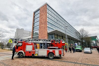 Gebäude im Chemnitzer Zentrum evakuiert - Das Haus wurde evakuiert. Foto: Harry Haertel