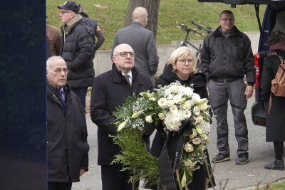 Gedenken an die Opfer der Pogromnacht: Eine ehrende Veranstaltung in Chemnitz - Gedenkveranstaltung am Stephansplatz: Erinnern an die Pogromnacht.