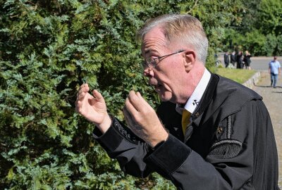 Gedenken zum Bergmannstag in Bad Schlema - Erstmalig ist der Bergchor "Glück Auf" Schneeberg mit dabei gewesen - im Bild der musikalische Leiter Gunar Bochmann. Foto: Ralf Wendland