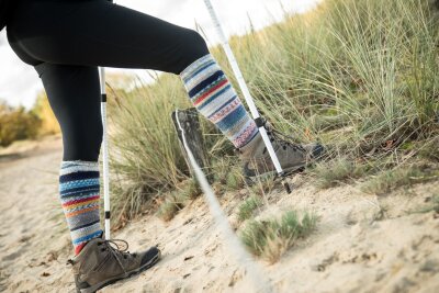 Gefahr im Gebüsch: Zeckenstiche erkennen und richtig behandeln - Einen guten Zeckenschutz bietet lange, geschlossene Kleidung.