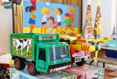 Gelenauer DDR-Museum wird zum Museumsflohmarkt - Großer Beliebtheit erfreuten sich bei Kindern unter anderem Baufahrzeuge im Miniaturformat. Foto: Andreas Bauer