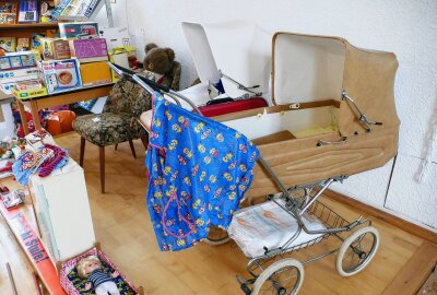 Gelenauer DDR-Museum wird zum Museumsflohmarkt - Diese zwei Kinderwagen haben schon einiges erlebt. Foto: Andreas Bauer