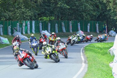 Gemischte Ausbeute beim Road-Racing-Klassiker - Start der Klasse IRRC Supersport (ohne Rico Vetter). Foto: Thorsten Horn