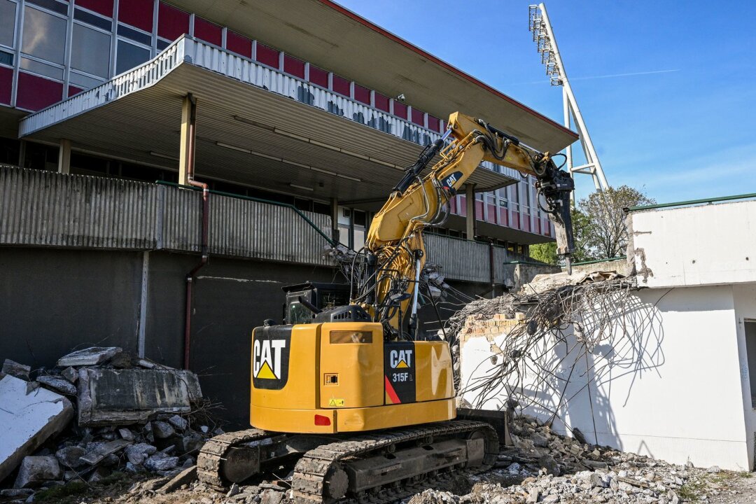 Gericht: Vorläufig kein Stopp für Abriss des Jahn-Stadions - Der Abriss des Stadions, in dem Sportgeschichte geschrieben wurde, geht weiter. 