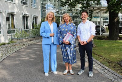 Gesundheitsministerin Petra Köpping besucht Kreiskrankenhaus Freiberg - Dr. med. Dirk Meisel-Ärztlicher Direktor, Notarzt, Matthias Stolze- Geschäftsführer Krankenhaus Freiberg, Petra Köpping, Sächsische Staatsministerin für Soziales, Nicole Völtz- FB-Ltr. Kassenärztlicher Verein Sachsen, Dr. Ralf Walper- Leiter der Zentralen Notaufnahme v.l.. Foto: Renate Fischer