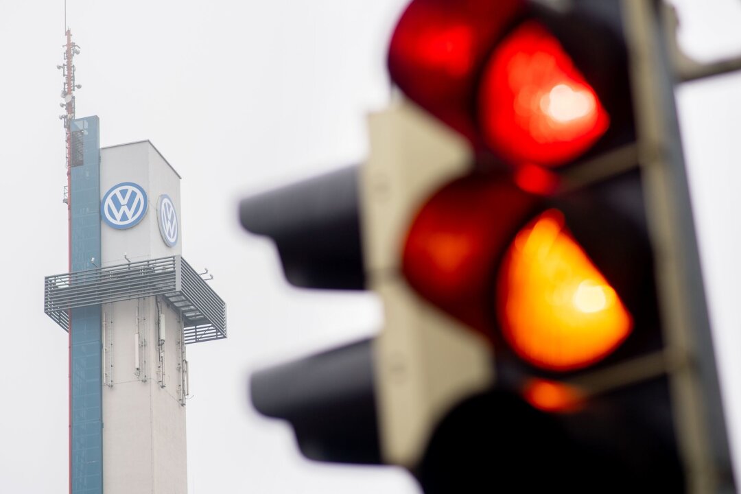 Gewinneinbruch bei VW - Vorstand hält an Sparkurs und Werksschließungen fest - VW steckt in der Krise