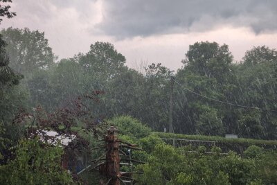 Gewitter mit Starkregen zieht über Mittelsachsen hinweg - Starkregen über Frankenberg.