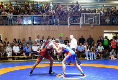 Gipfeltreffen der Ringer-Regionalliga steigt im Erzgebirge - Weil es sich um ein Erzgebirgsderby handelt, ist am Samstag in Gelenau wieder mit einer vollen Hütte zu rechnen, in der die Fans beider Teams für mächtig Stimmung sorgen werden. Foto: Andreas Bauer