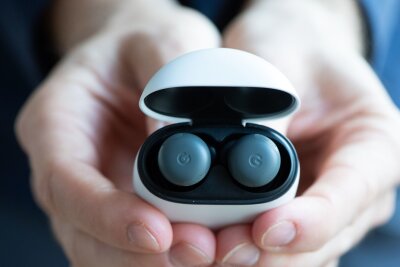 Google Pixel Buds Pro 2: klein, leicht, aufgepasst! - Hallo, kleine Pixel Buds! Googles neue Ohrstöpsel sind noch einmal kleiner geworden als die Vorgänger.