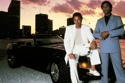 "Grand Theft Auto": So erfolgreich ist die Spieleserie - Die 80er-Kultserie Serie "Miami Vice" war unübersehbar eine der Inspirationsquellen für "Vice City" und "Vice City Stories". Als Verbeugung vor dem Original darf man verstehen, dass Don Johnsons Film-Kollege Philip Michael Thomas (rechts) in "Vice City Stories" mitspielte - als Lance Vance. Ebenfalls dabei: Danny Trejo, Luis Guzman und Gary Busey.