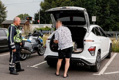 Großangelegte Polizeikontrolle bei Tuningtreffen in Pfaffenhain - Großangelegte Polizeikontrolle bei Tuningtreffen in Pfaffenhain. Foto: ChemPic