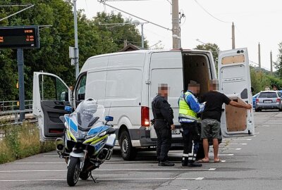 Großangelegte Polizeikontrolle bei Tuningtreffen in Pfaffenhain - Großangelegte Polizeikontrolle bei Tuningtreffen in Pfaffenhain. Foto: ChemPic