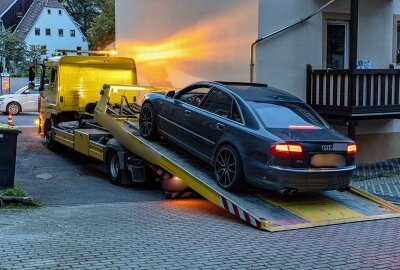 Großaufgebot der Polizei in Freiberg: Eine Person verhaftet - Auch ein Auto wurde abgeschleppt. Foto: Marcel Schlenkrich