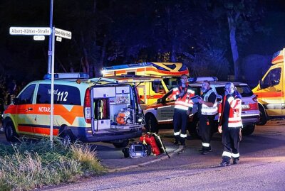 Großbrand in Chemnitzer Hochhaus - Der leitende Notarzt sowie Einsatzkräfte waren vor Ort. Foto: Harry Härtel