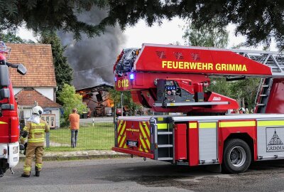 Großbrand in Roda bei Grimma: Werkstattunterstand brennt vollständig nieder - Die Feuerwehr Grimma im Einsatz. Foto: Sören Müller