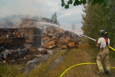 In Rositz bei Altenburg ist ein Großbrand ausgebrochen. Foto: Christian Grube