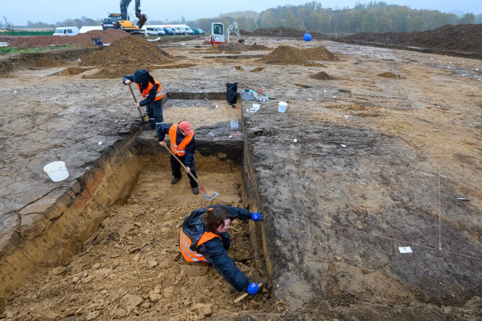 Große bronzezeitliche Siedlung in Döbeln entdeckt - Archäologen sind inmitten einer Siedlung der frühen Jungsteinzeit auch auf eine frühbronzezeitliche Siedlung gestoßen.