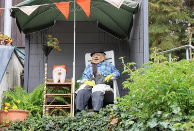 Große Jubiläumsfete: In Ebersdorf "tanzen" die Puppen - Ebersdorfer werden kreativ. Foto: Peggy Schellenberger