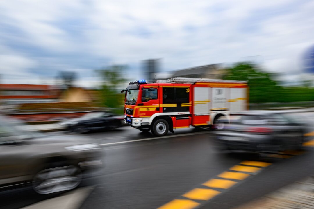 Große Rettungsaktion: Zweijähriger steckt in Schacht fest - Ein zweijähriger Junge ist in Pirna in einen Schacht gefallen und musste befreit werden. (Symbolbild)