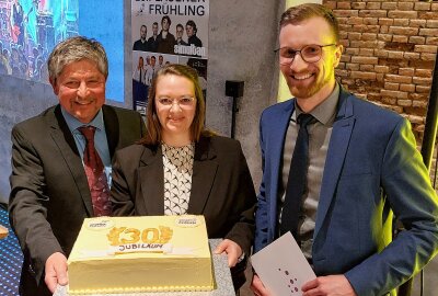 Große Sause: Der 27. Plauener Frühling lockt in die City - Bildimpressionen von der Geburtstagsfeier der Initiative Plauen in der Fabrik der Fäden. Fotos: Karsten Repert