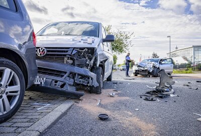 Großeinsatz der Rettungskräfte: Neun Verletzte und hoher Sachschaden - Neun Verletzte bei Verkehrsunfall in Dresden-Weißig. Foto: Marko Förster