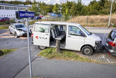 Großeinsatz der Rettungskräfte: Neun Verletzte und hoher Sachschaden - Neun Verletzte bei Verkehrsunfall in Dresden-Weißig. Foto: Marko Förster