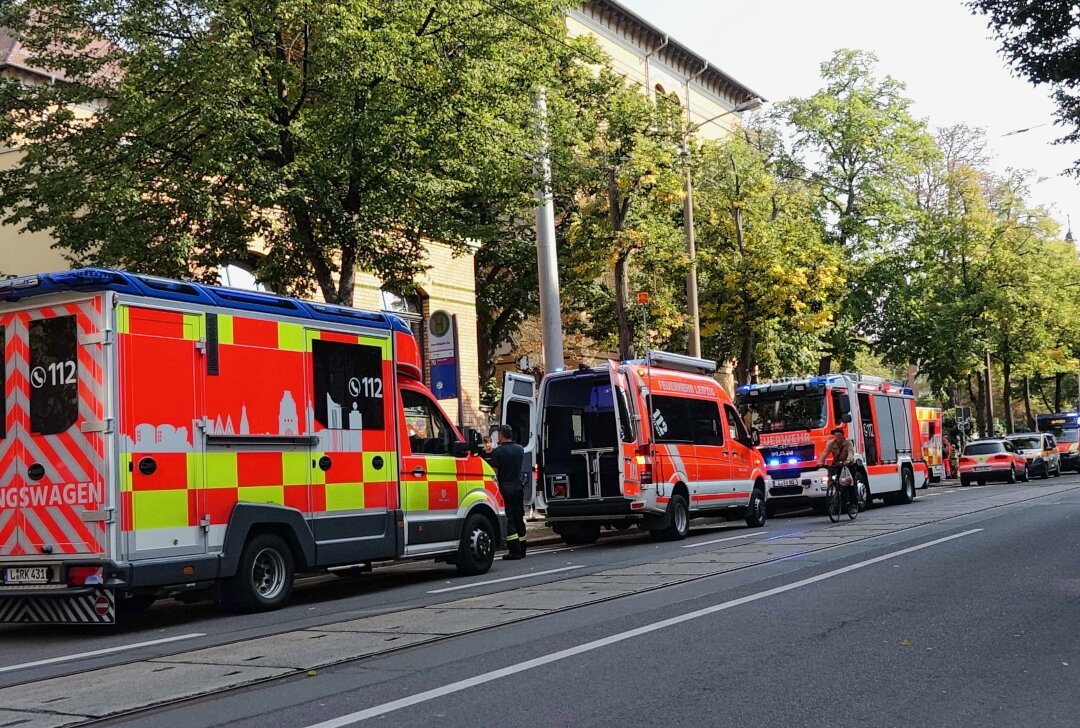 Großeinsatz für Rettungskräfte in Leipzig: Massenanfall von Verletzten in Connewitz - Am Donnerstagvormittag wurde die Feuerwehr Leipzig gegen 10.30 Uhr in die Appilonia von Wiedebach Schule nach Leipzig-Connewitz alarmiert. Foto: xcitepress